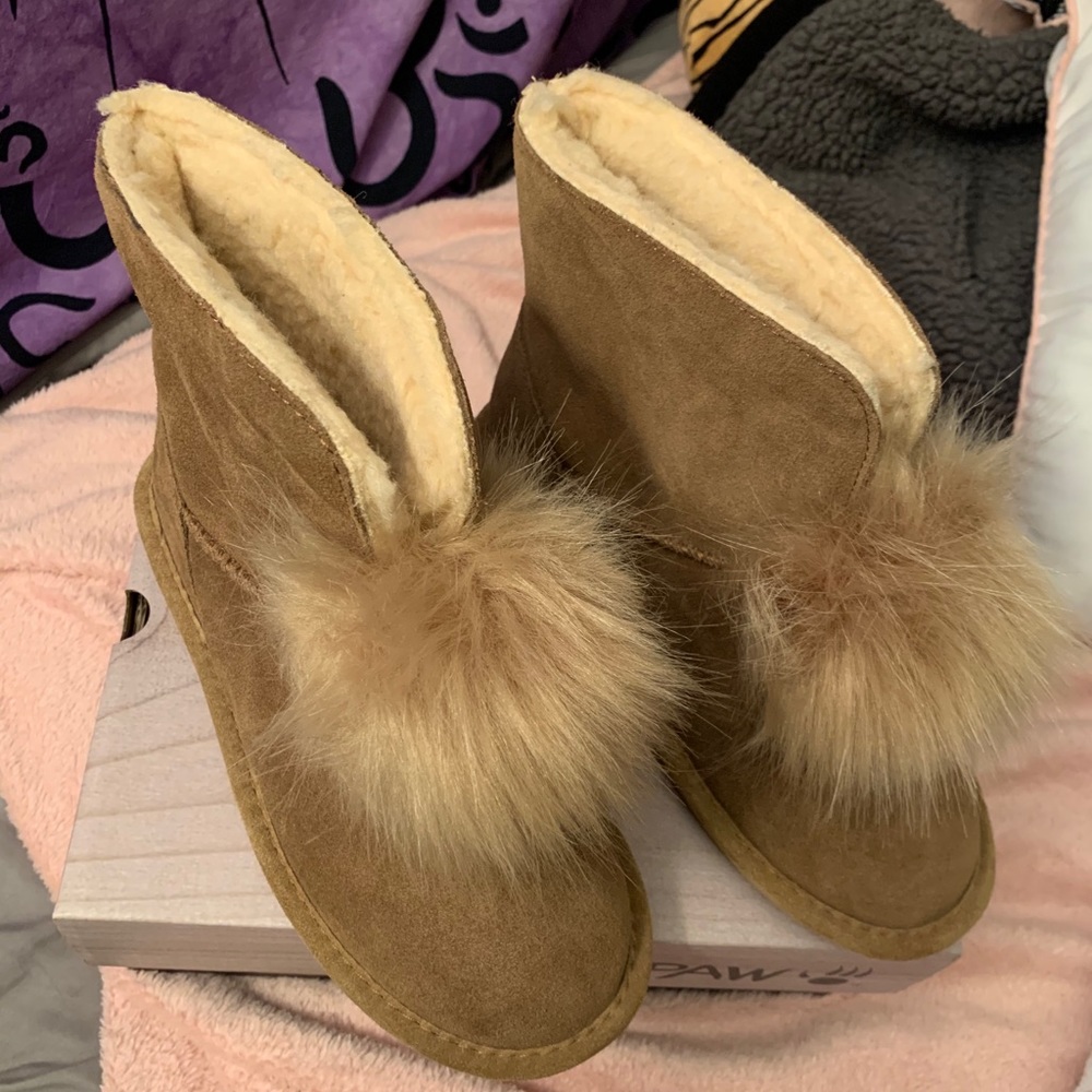 BRAND NEW! BearPaw Women’s Boots (with Pom Pom)